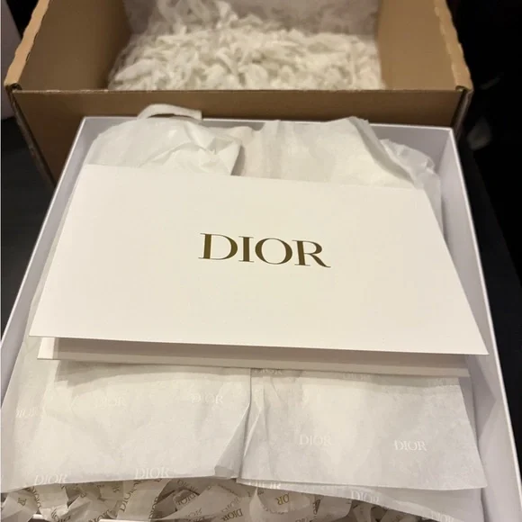 Dior pouch and a 3 exclusive miniatures - Picture 11 of 15
